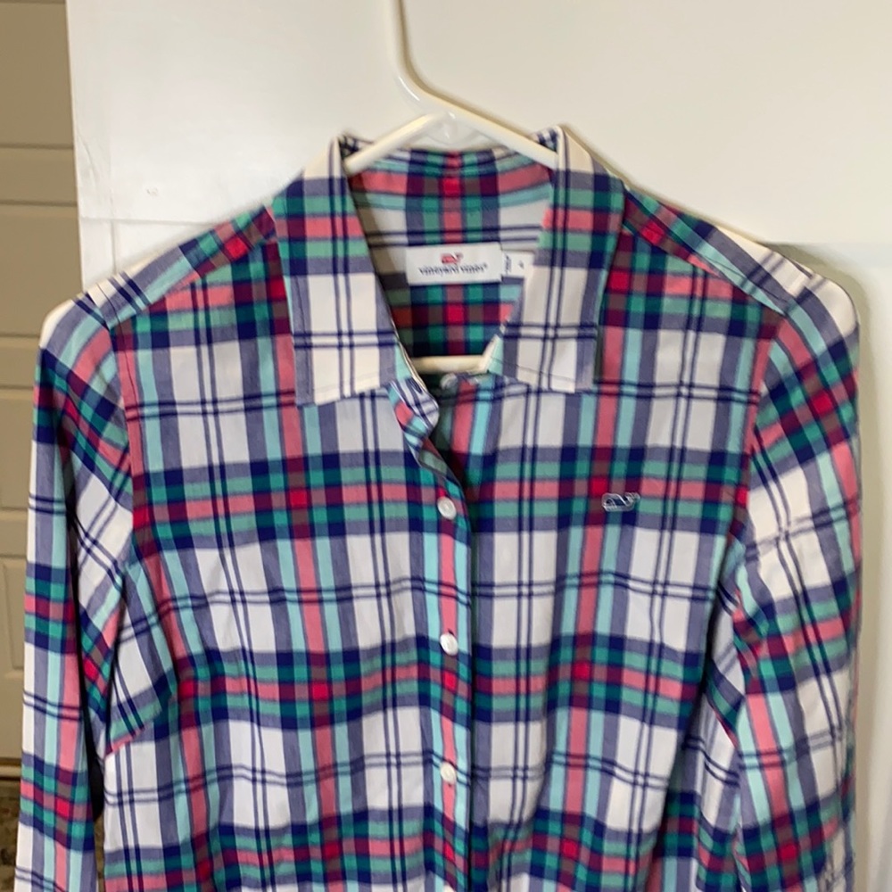 Women’s size 4 Vineyard Vines button up shirt.